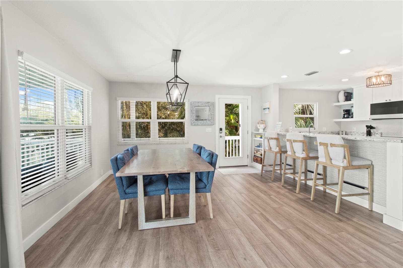 403 BAY BOULEVARD — photo 16 of 58
