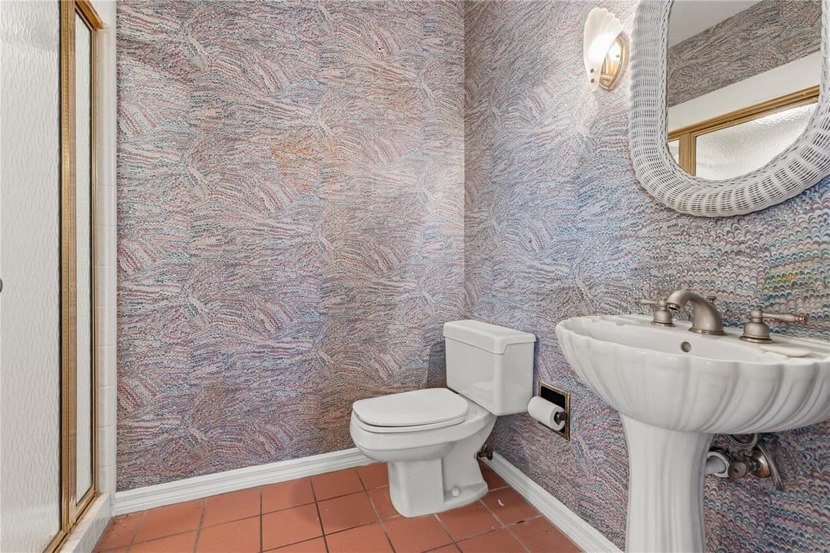 6136 DORA DRIVE — photo 31 of 48