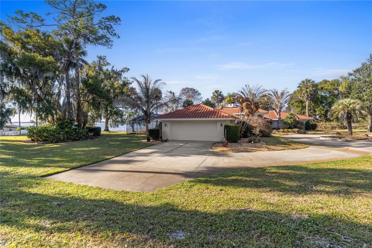6136 DORA DRIVE — photo 15 of 48