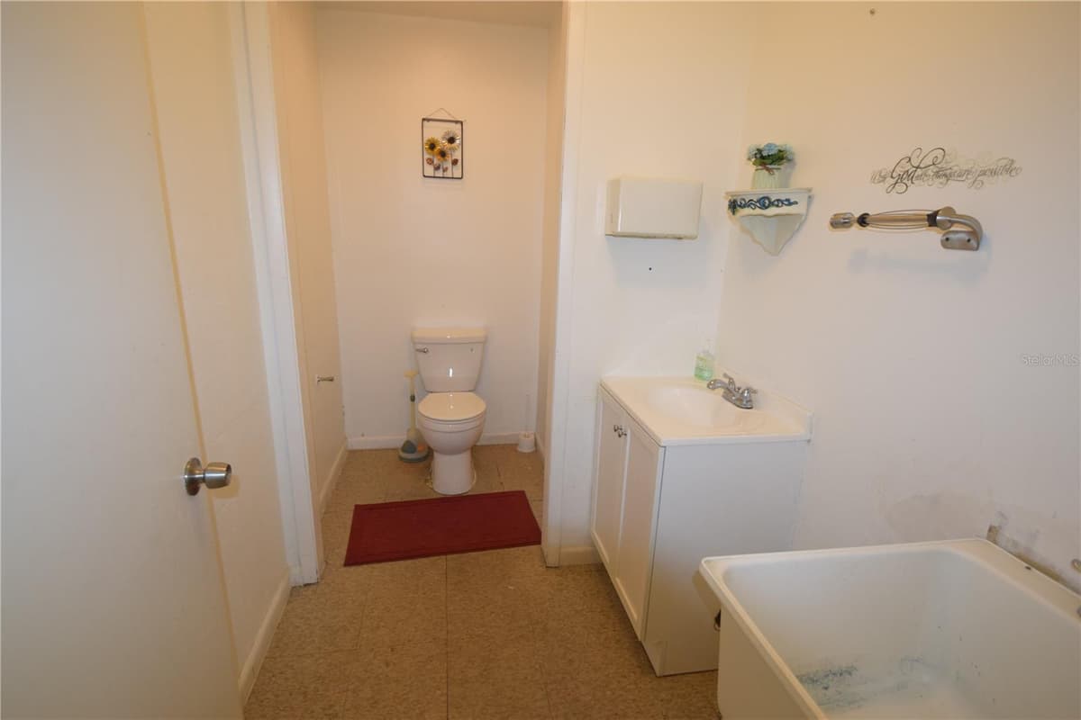 835/837 LAKE PARKER AVENUE — photo 12 of 22
