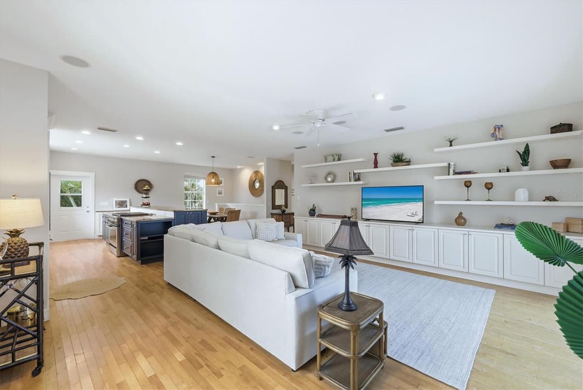 281 SEABREEZE COURT — photo 12 of 60