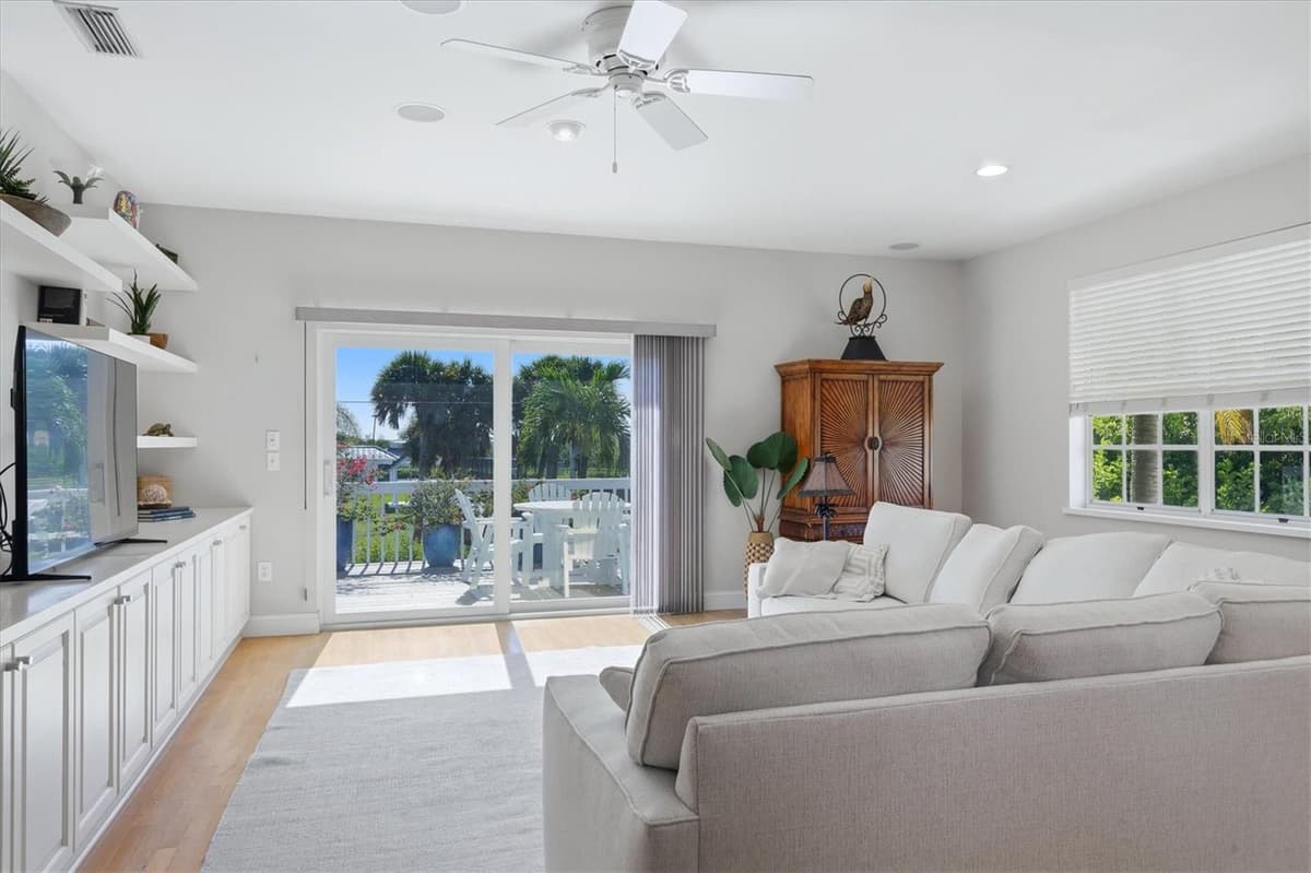 281 SEABREEZE COURT — photo 8 of 60