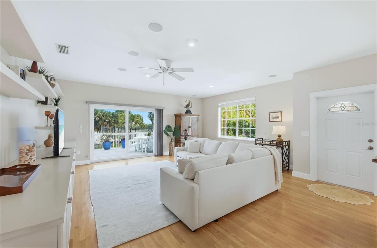 281 SEABREEZE COURT — photo 15 of 60