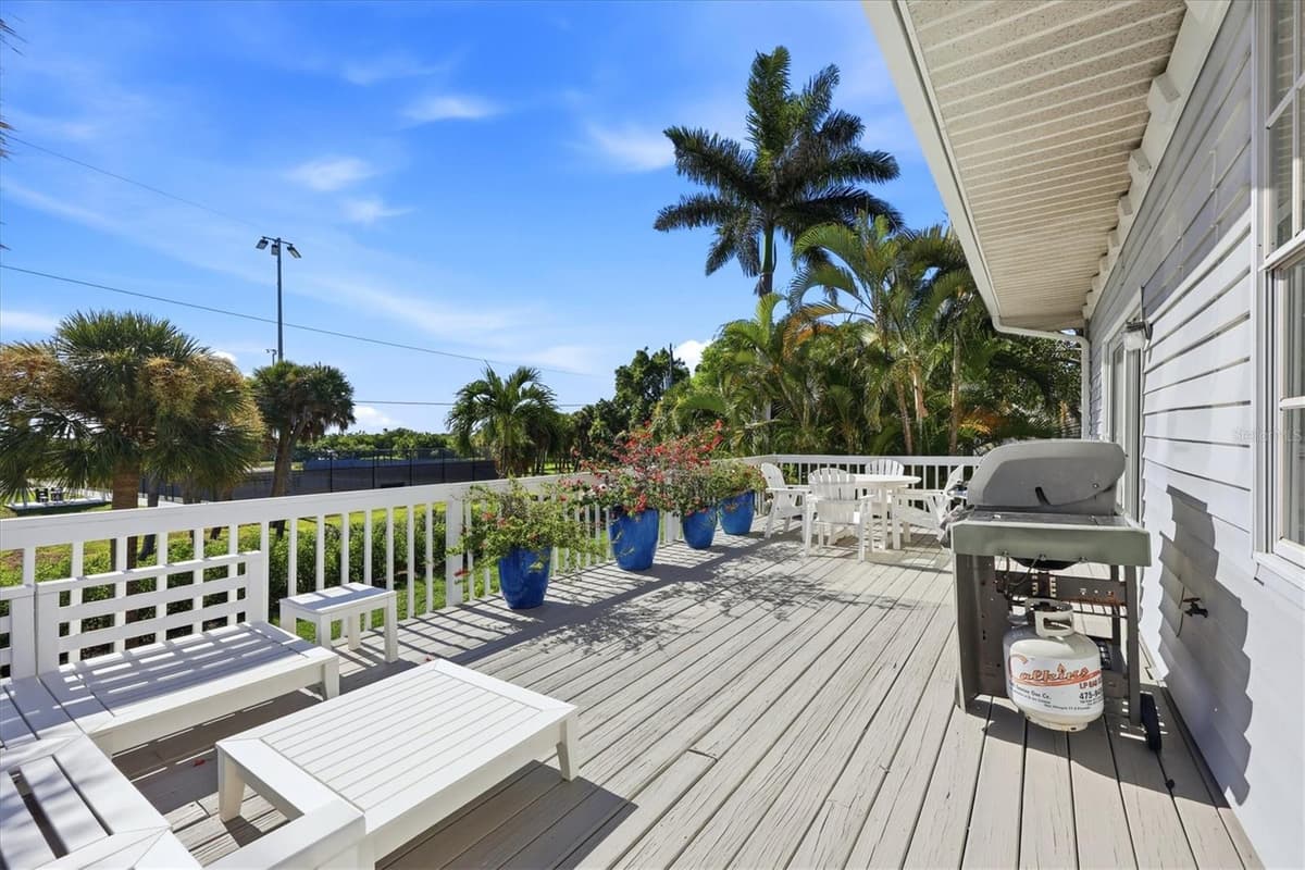 281 SEABREEZE COURT — photo 18 of 60