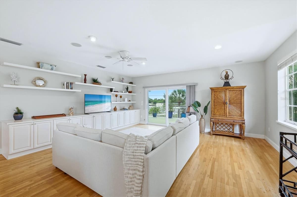 281 SEABREEZE COURT — photo 10 of 60