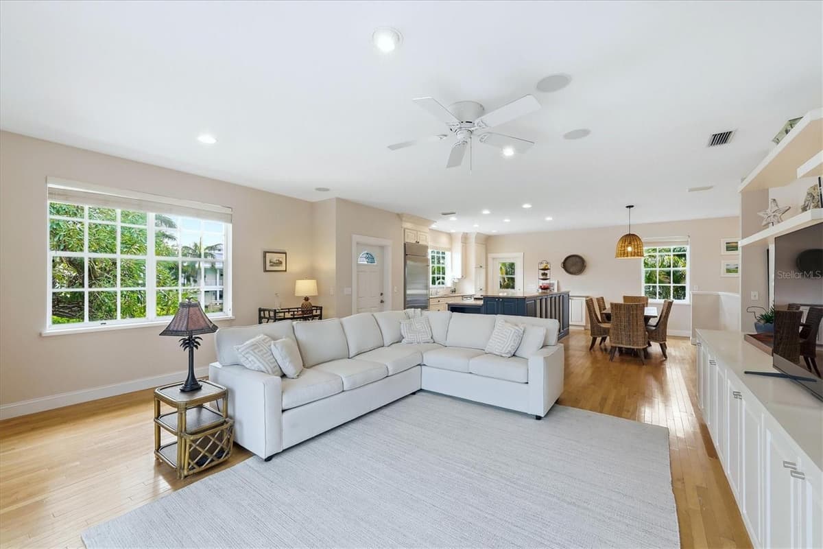 281 SEABREEZE COURT — photo 13 of 60