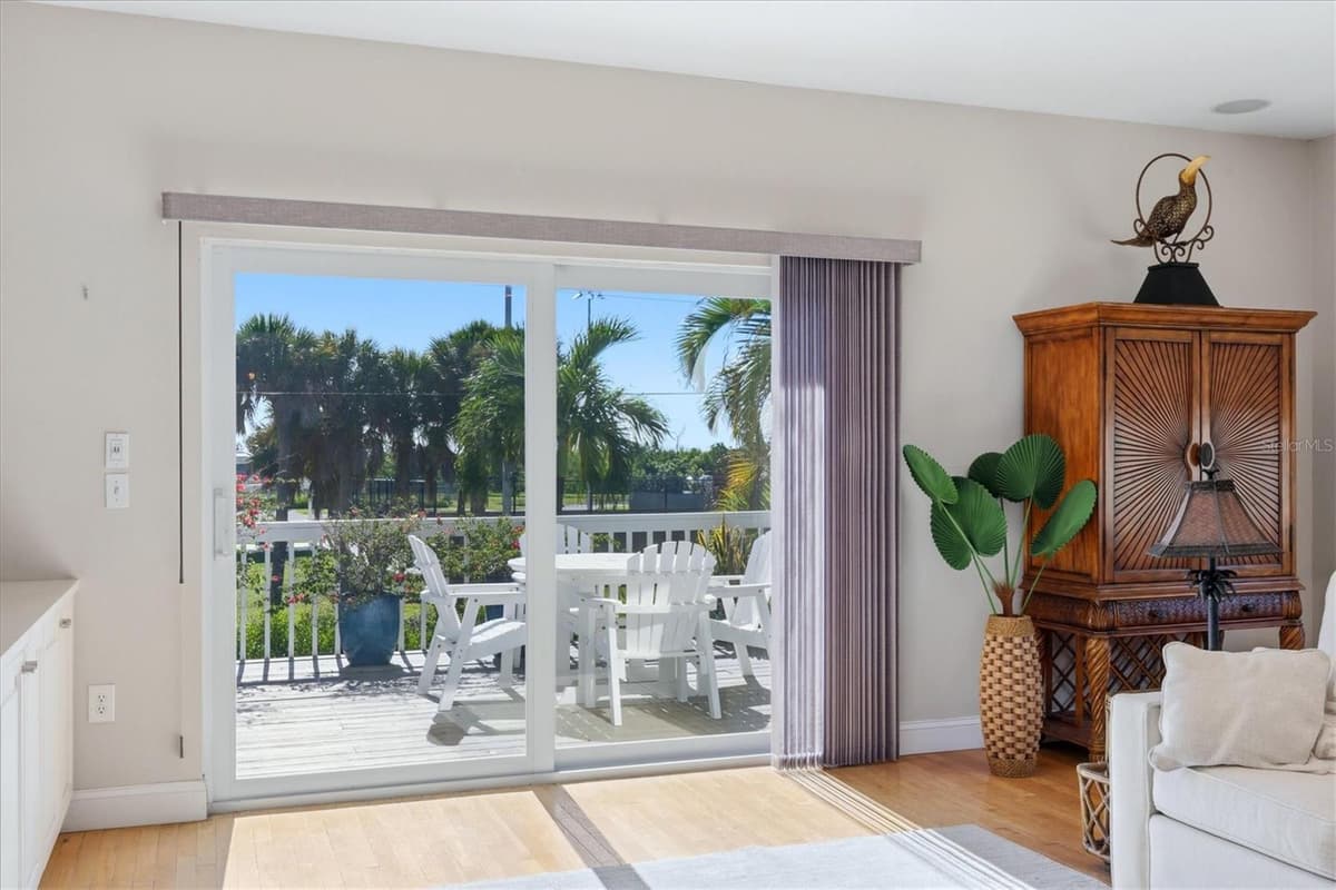 281 SEABREEZE COURT — photo 16 of 60