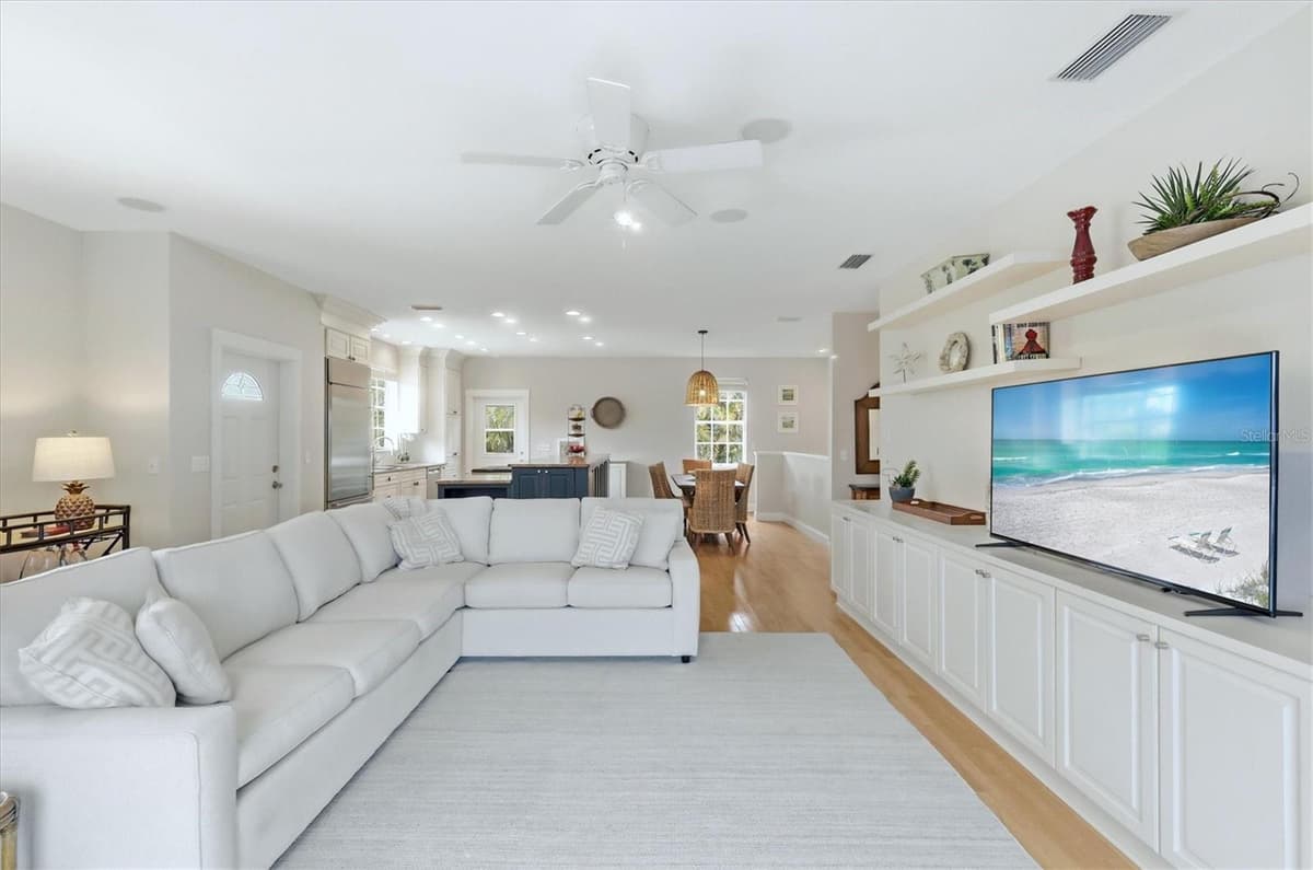 281 SEABREEZE COURT — photo 14 of 60