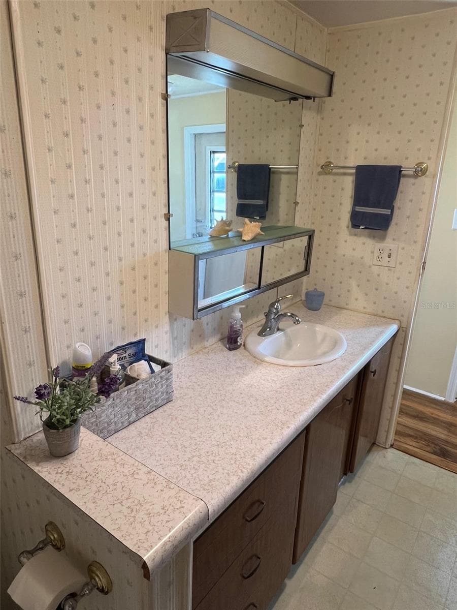 12674 SEMINOLE BOULEVARD — photo 15 of 18