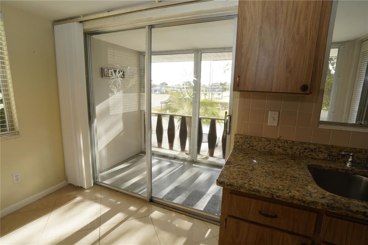 349 JOEL BOULEVARD — photo 7 of 14