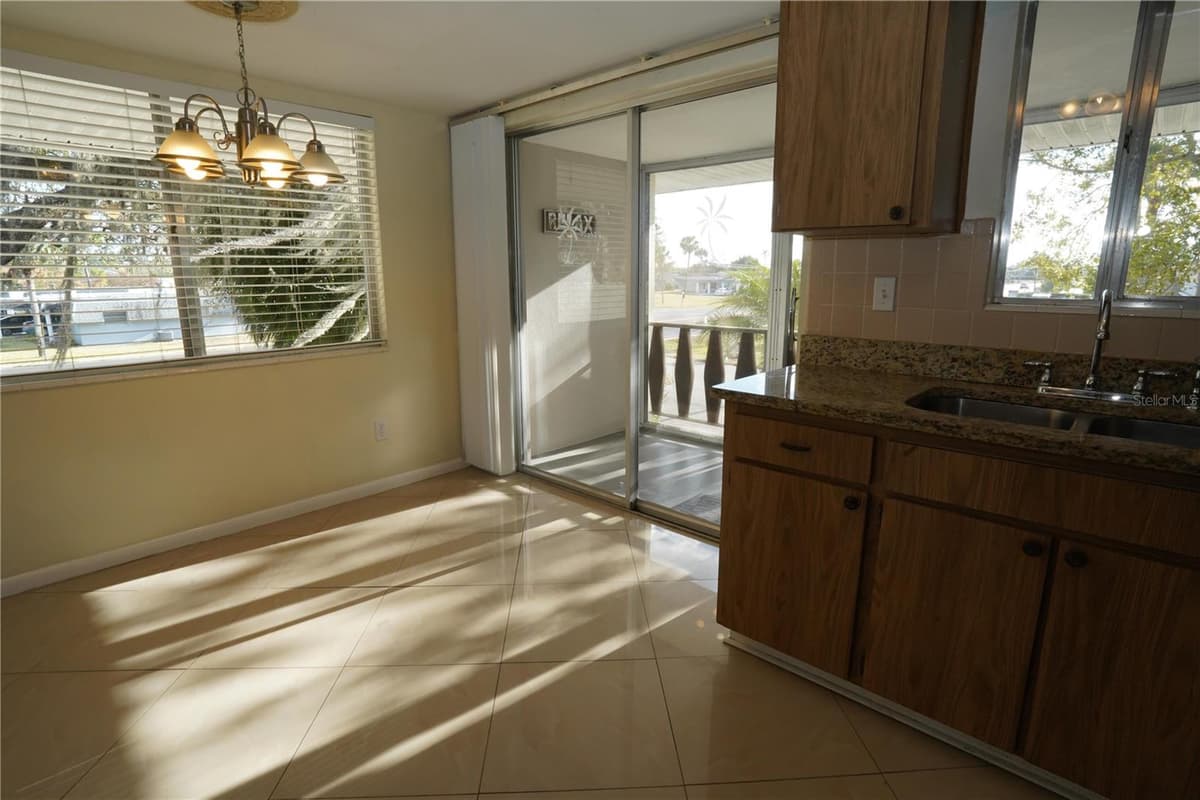 349 JOEL BOULEVARD — photo 8 of 14