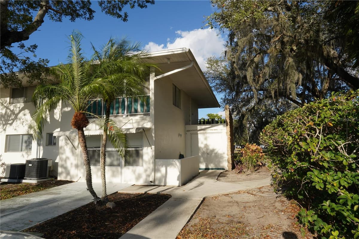 349 JOEL BOULEVARD — photo 2 of 14
