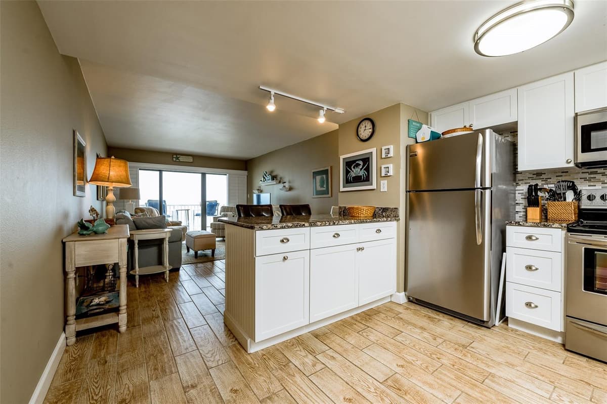 4799 ATLANTIC AVENUE — photo 4 of 26