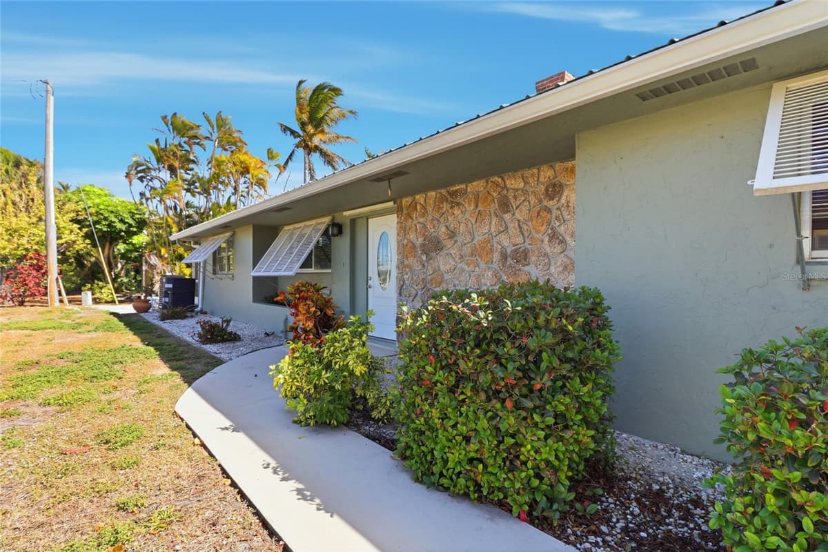 2740 SANIBEL BOULEVARD — photo 16 of 66