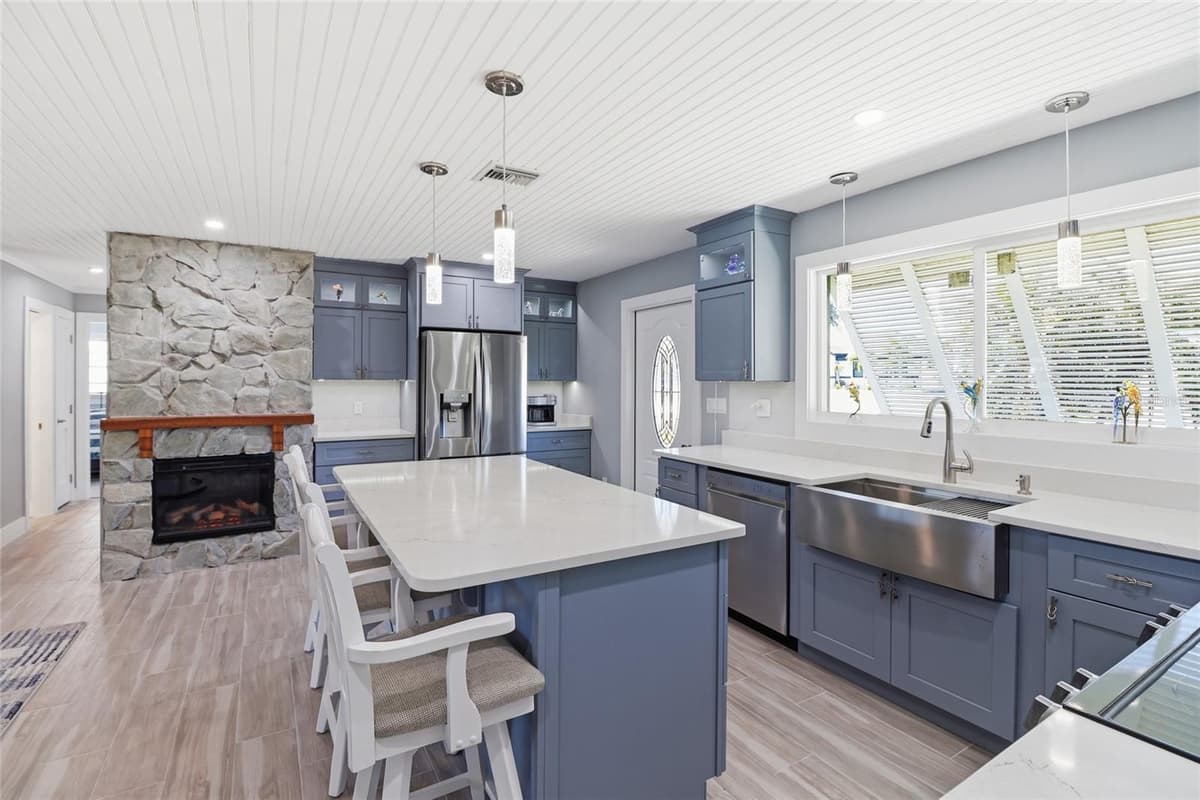 2740 SANIBEL BOULEVARD — photo 3 of 66