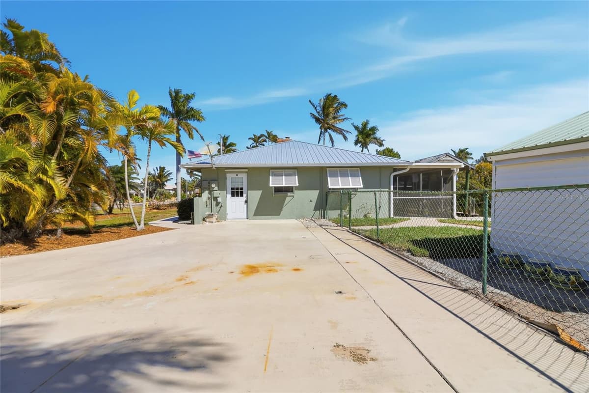 2740 SANIBEL BOULEVARD — photo 15 of 66