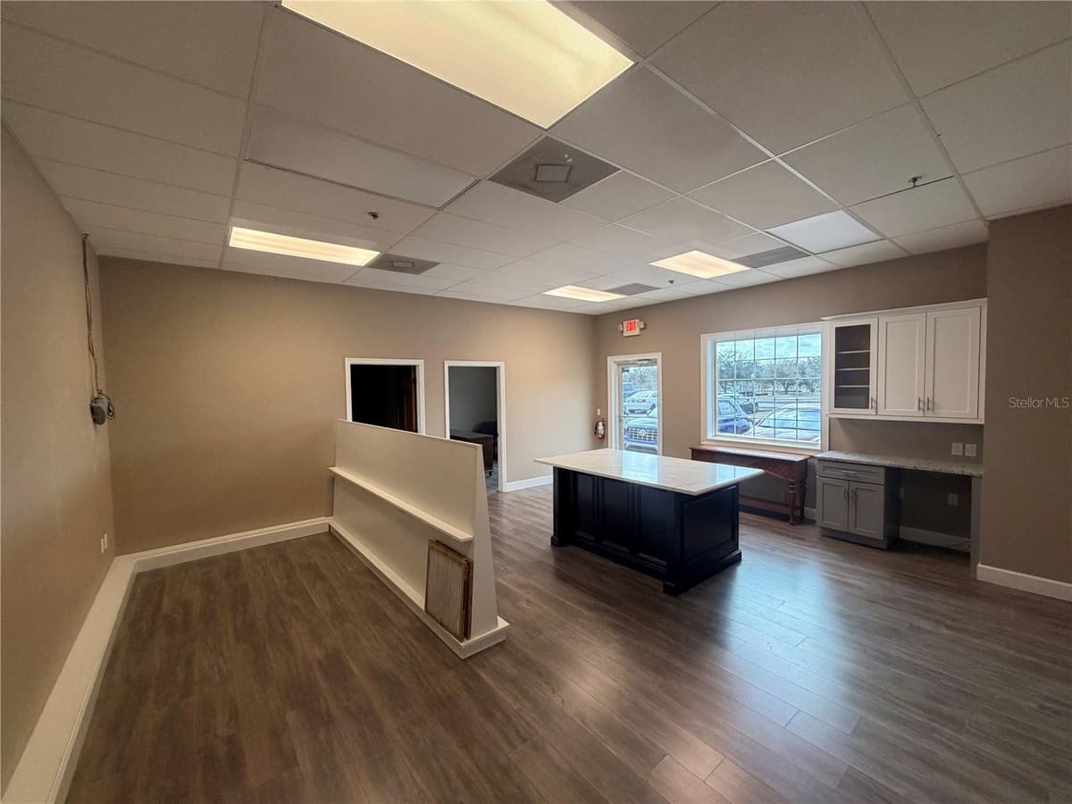 910 BELLE AVENUE — photo 3 of 8