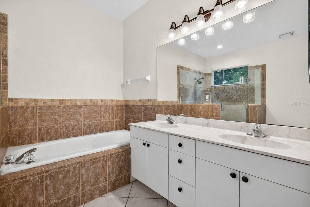 5791 GOLDEN GATE PARKWAY — photo 14 of 36