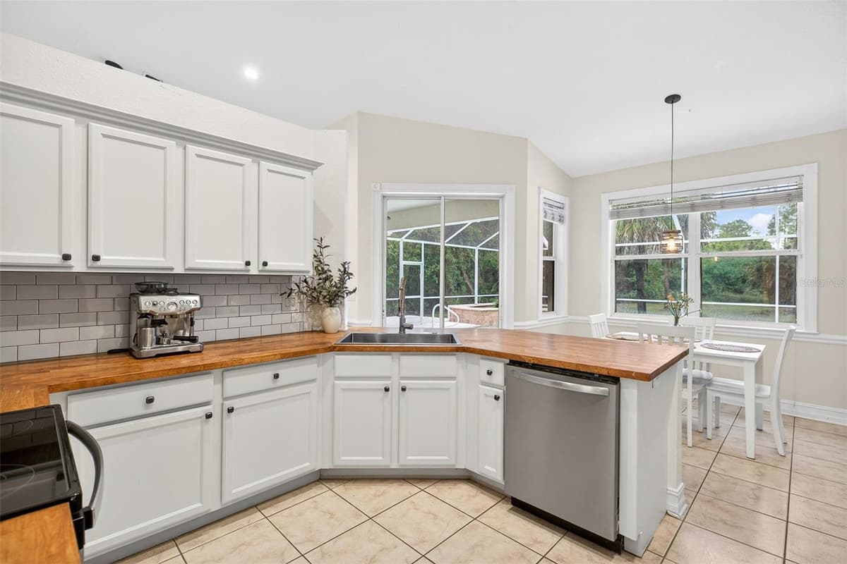5791 GOLDEN GATE PARKWAY — photo 10 of 36