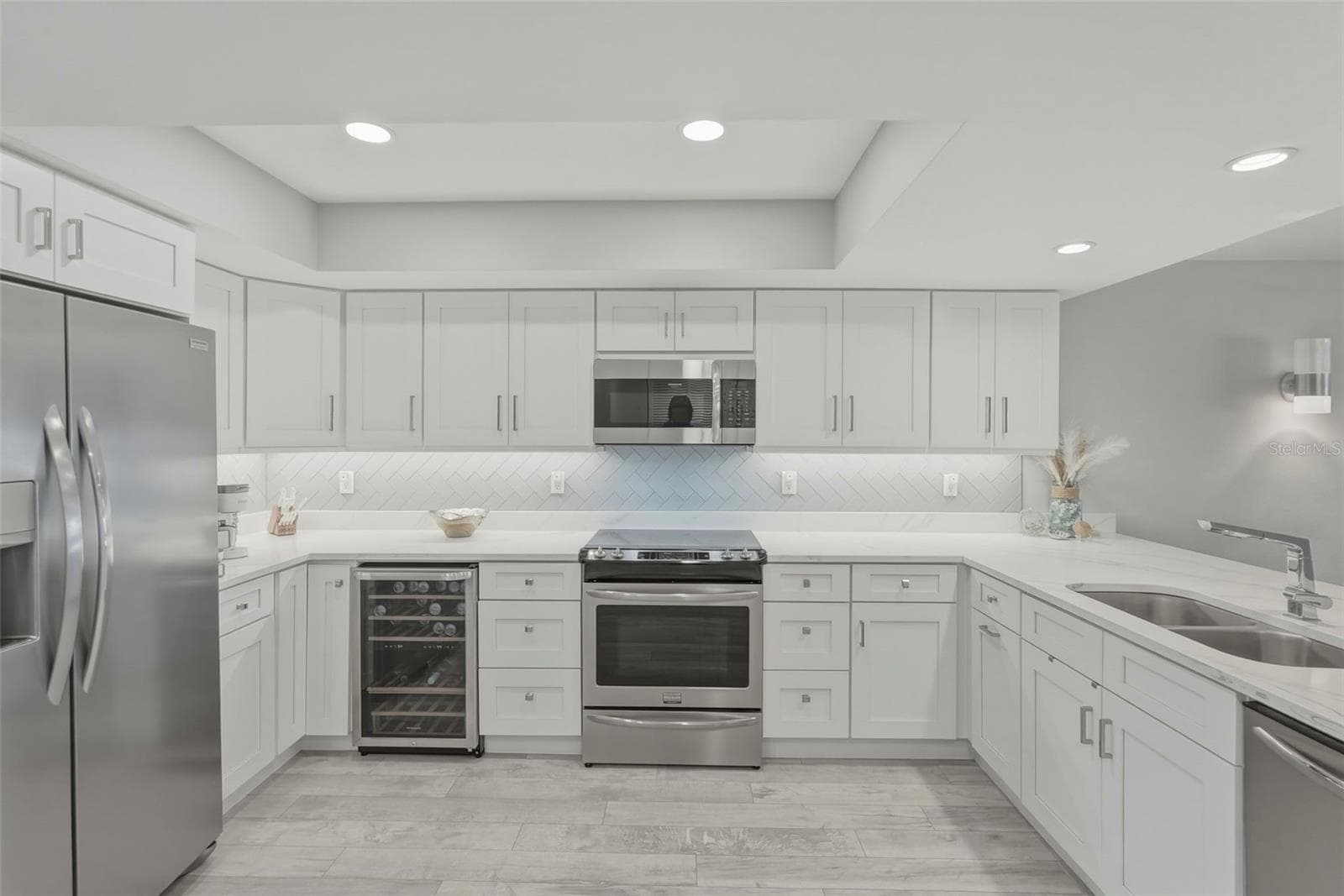 544 PINELLAS BAYWAY — photo 9 of 37