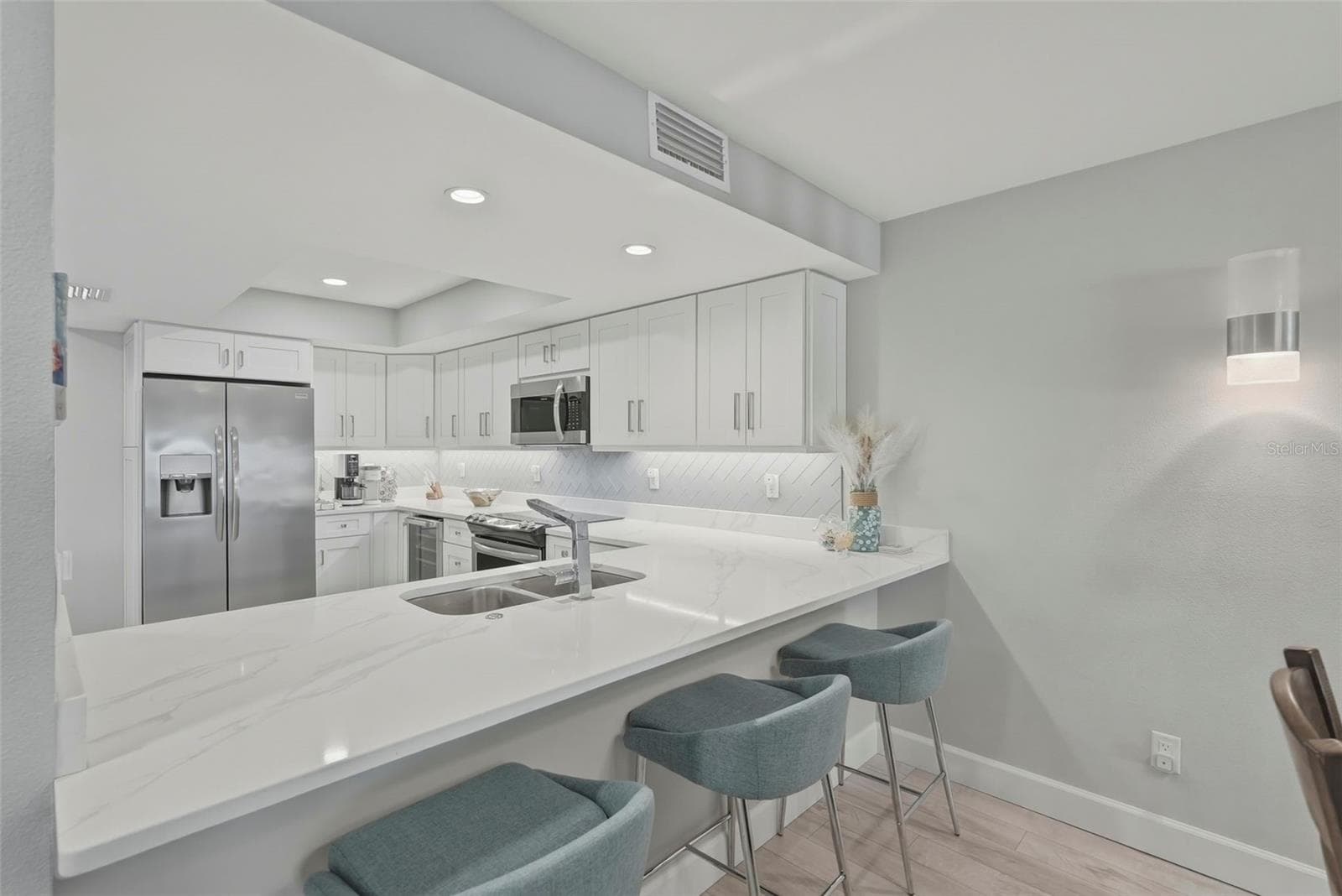 544 PINELLAS BAYWAY — photo 10 of 37