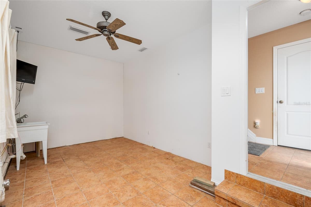 214 GARY AVENUE — photo 12 of 58