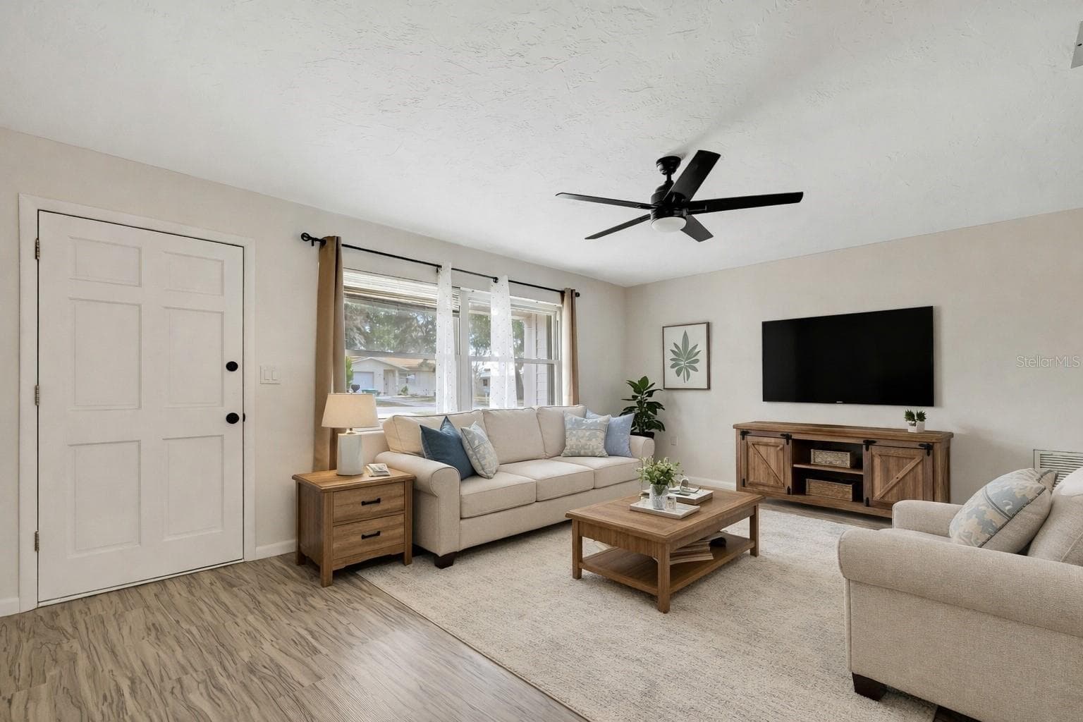 6 JAMES COURT — photo 13 of 61