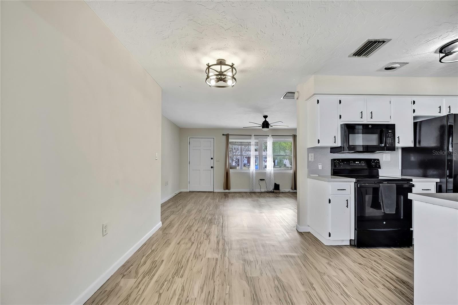 6 JAMES COURT — photo 12 of 61