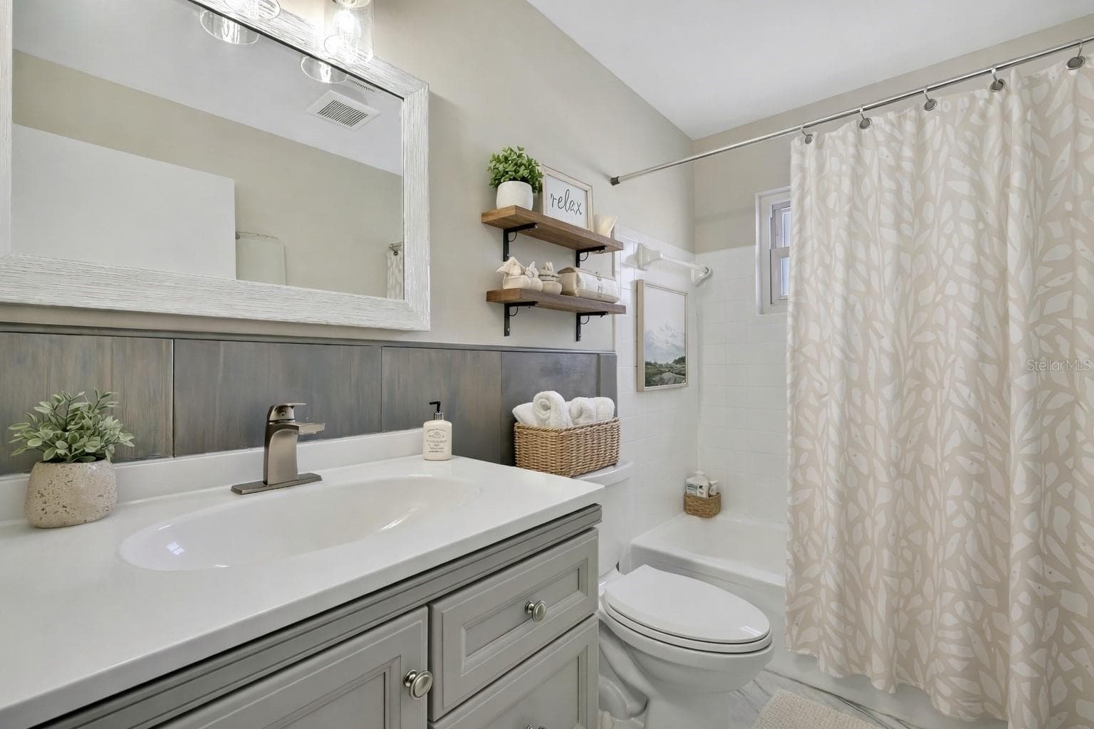 6 JAMES COURT — photo 24 of 61