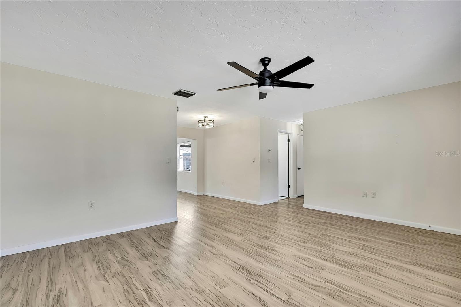 6 JAMES COURT — photo 18 of 61