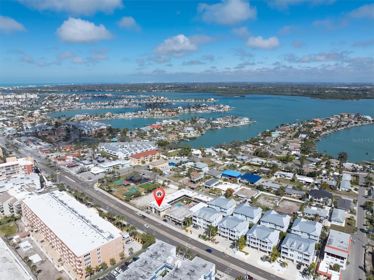 16333 GULF BOULEVARD — photo 8 of 39