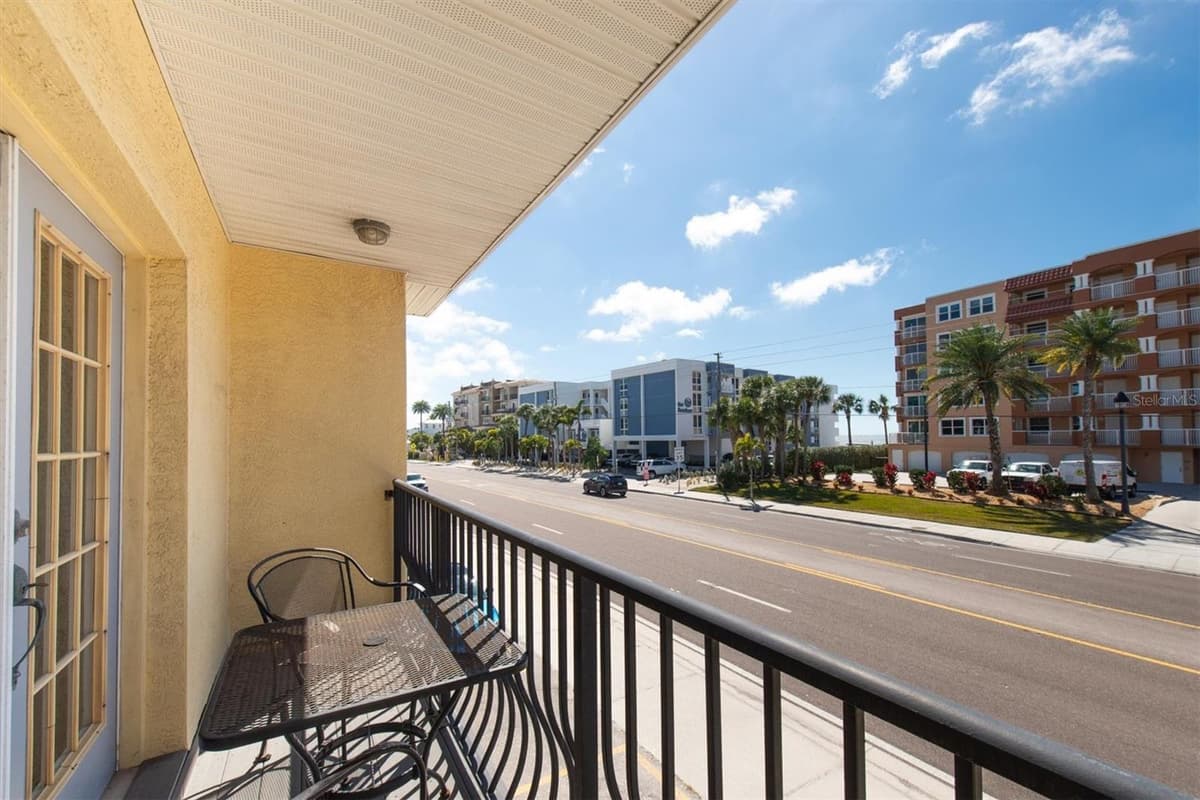 16333 GULF BOULEVARD — photo 21 of 39