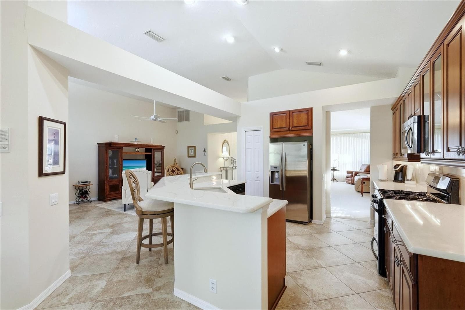 6411 BERKSHIRE PLACE — photo 17 of 52