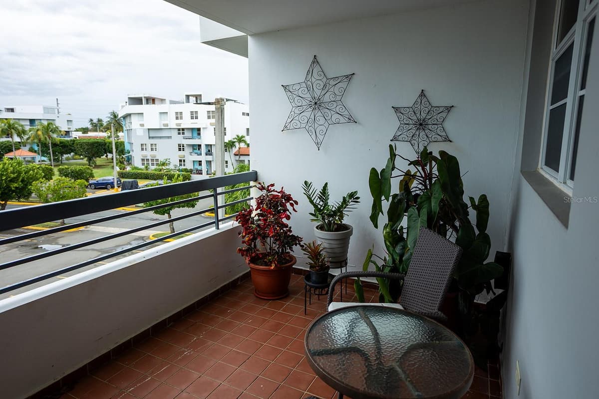 686 PUERTO NUEVO — photo 6 of 7
