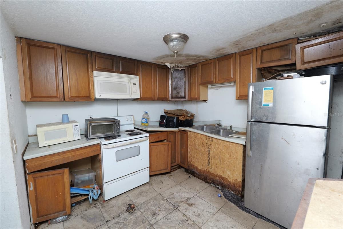 608 DR MARTIN LUTHER KING STREET — photo 8 of 22