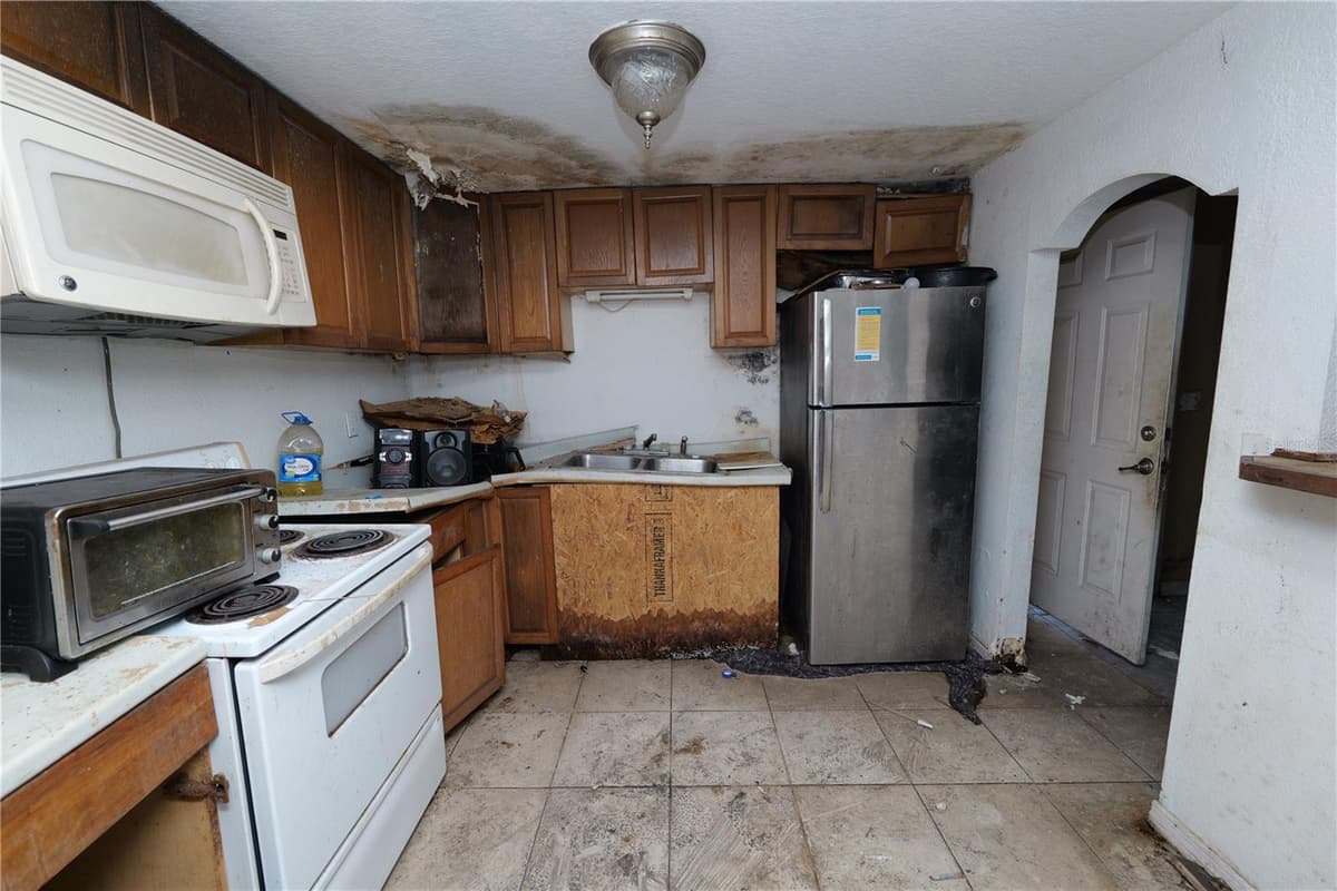 608 DR MARTIN LUTHER KING STREET — photo 10 of 22