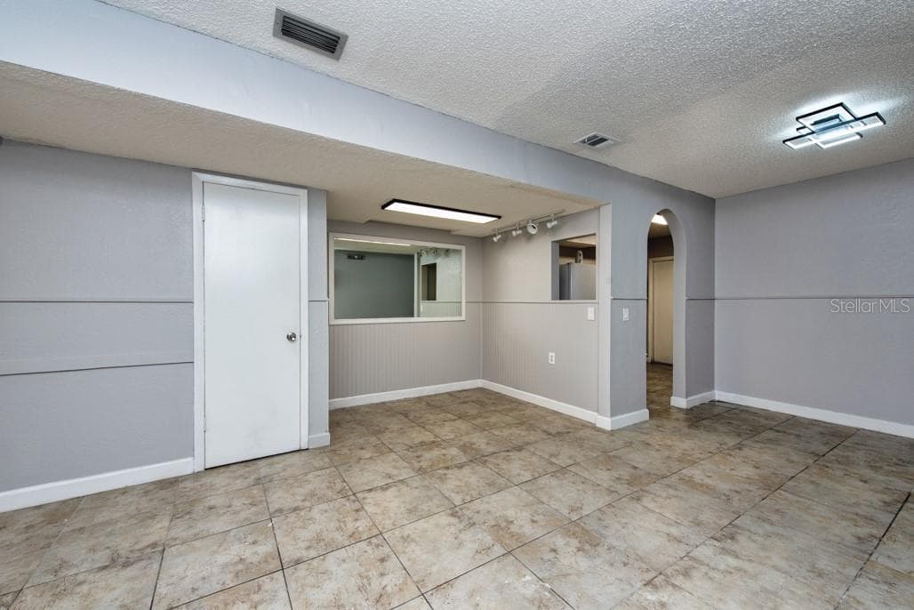 7410 COMMERCE STREET — photo 9 of 25