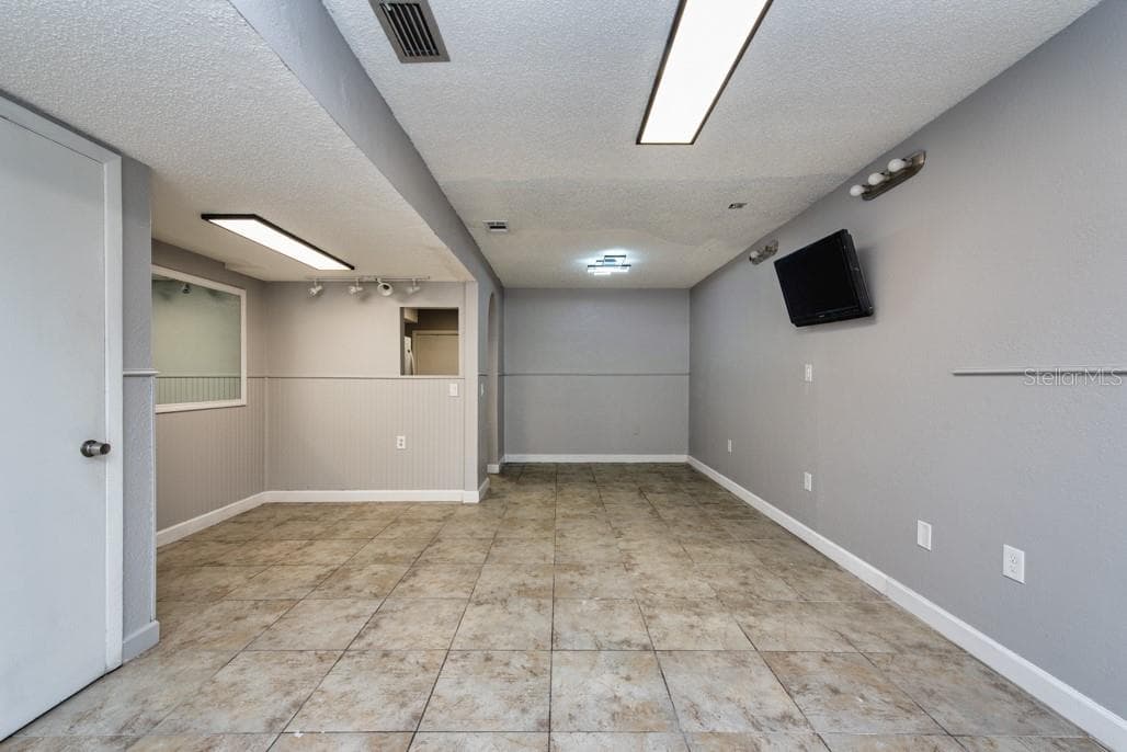 7410 COMMERCE STREET — photo 8 of 25