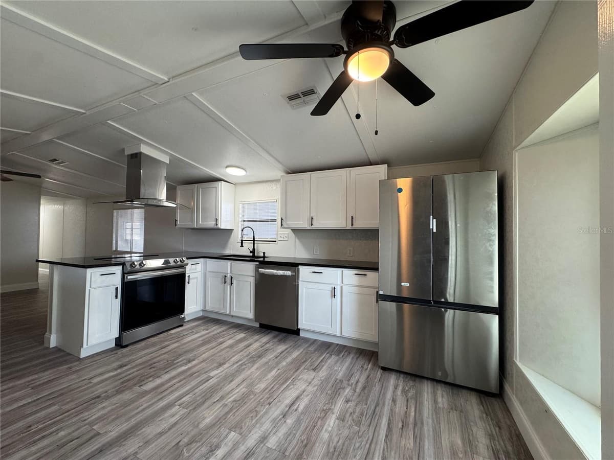 5035 SOUTHSHORE DRIVE — photo 8 of 33