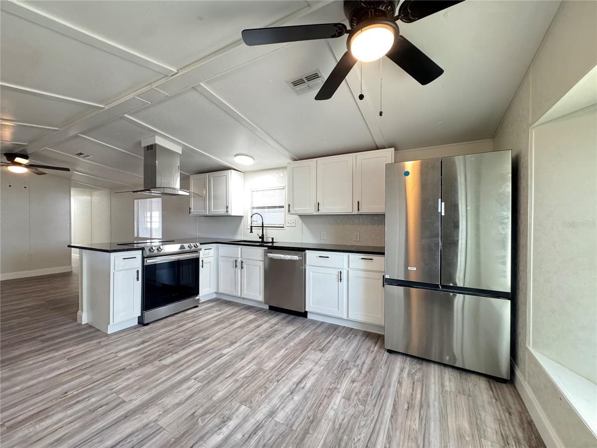 5035 SOUTHSHORE DRIVE — photo 9 of 33