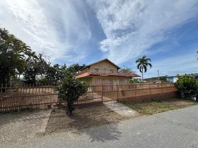 Calle 8 BO. PIEDRA AGUZA — photo 1 of 32