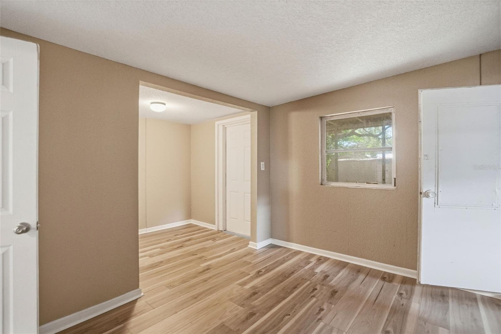 11311 ALTOONA AVENUE — photo 25 of 47