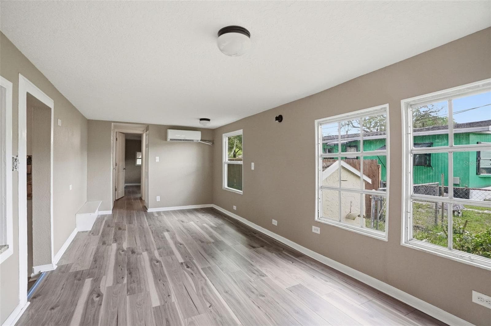 11311 ALTOONA AVENUE — photo 10 of 47
