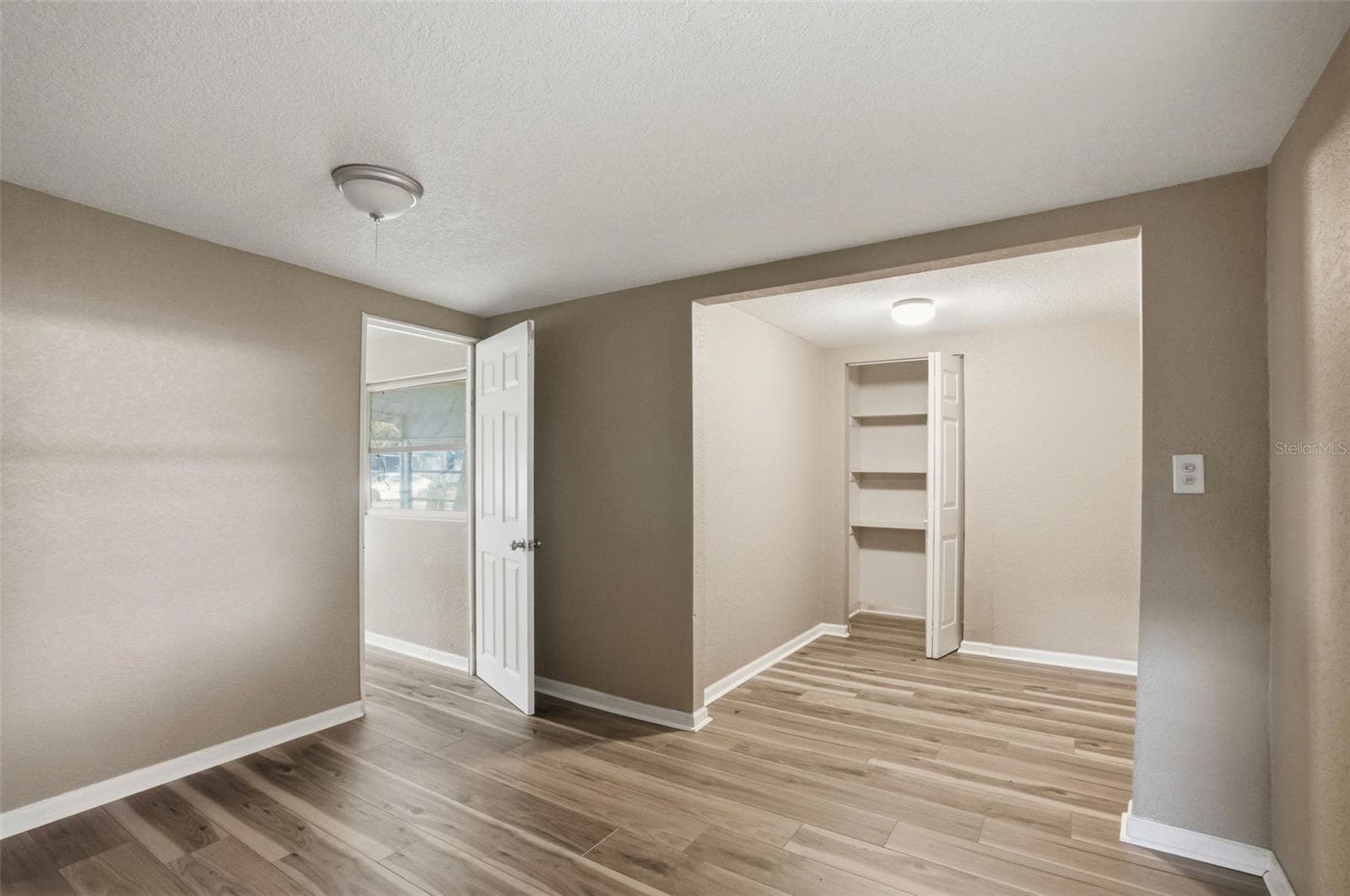 11311 ALTOONA AVENUE — photo 23 of 47
