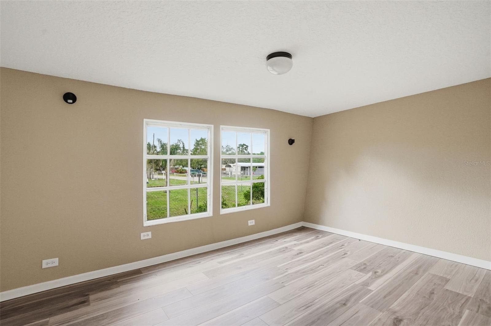 11311 ALTOONA AVENUE — photo 20 of 47