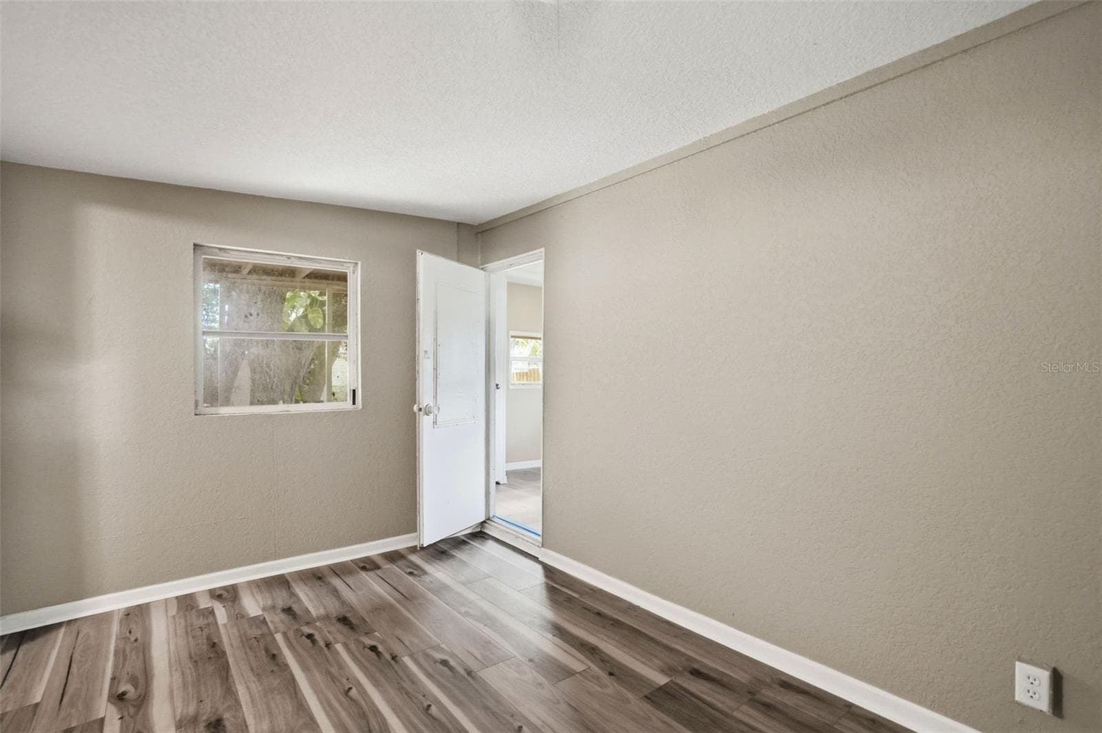 11311 ALTOONA AVENUE — photo 24 of 47