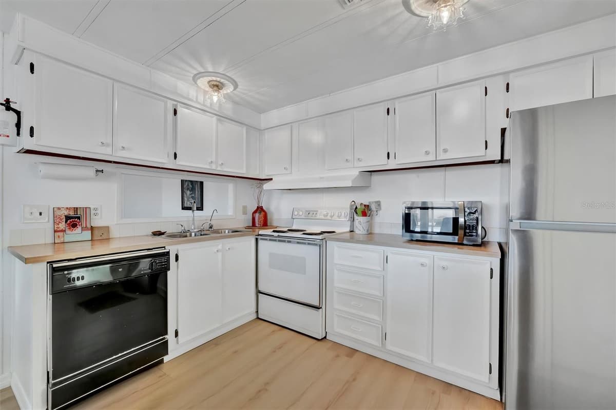 123 SAINT THOMAS CIRCLE — photo 4 of 35