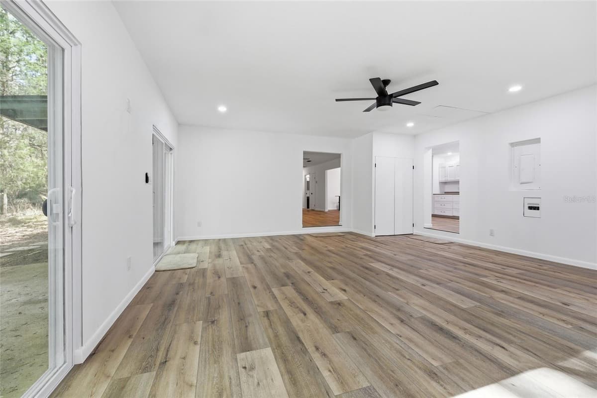8856 230TH STREET — photo 5 of 32