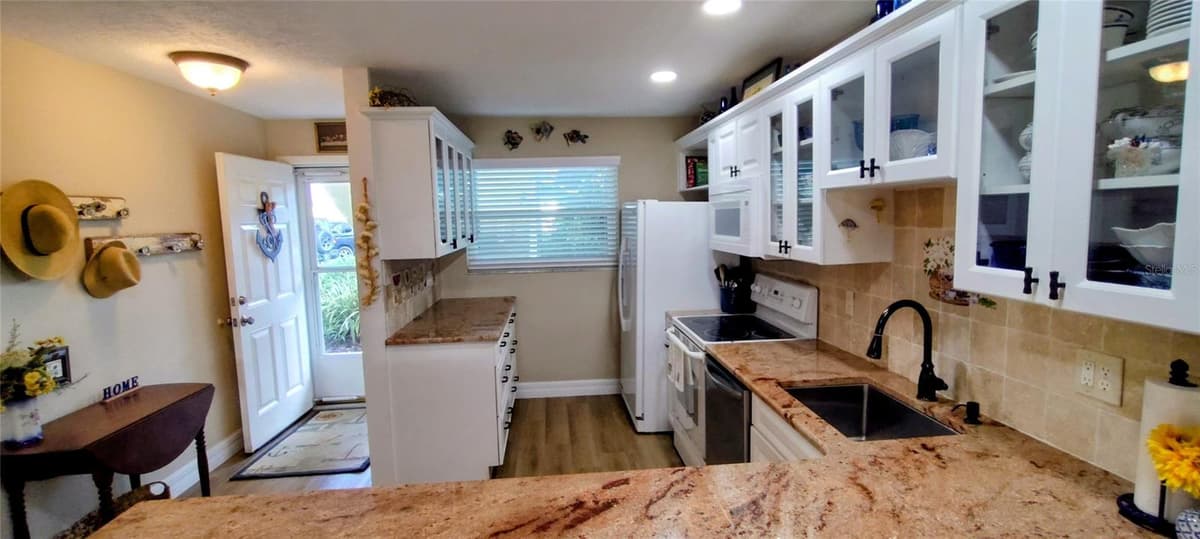 1351 BAYSHORE DRIVE — photo 8 of 39