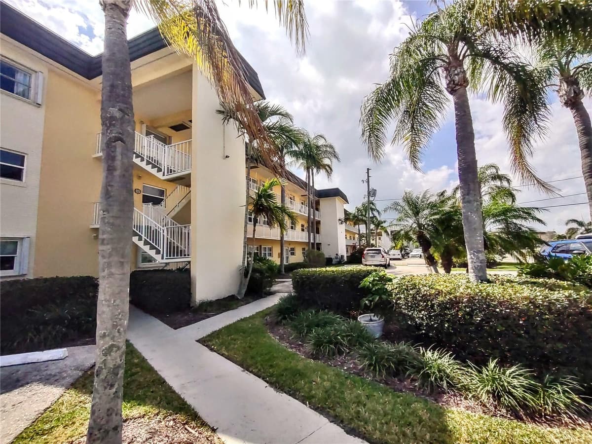 1351 BAYSHORE DRIVE — photo 3 of 39